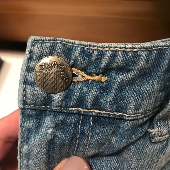 Adorable blue and white denim Free People shorts - Picture 3 of 5